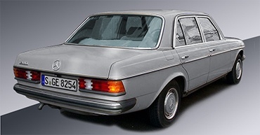 Oblique view of vehicle from rear right