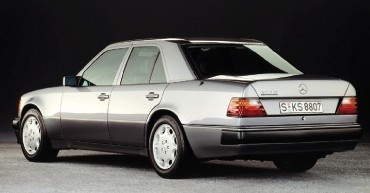 Oblique view of vehicle from rear right