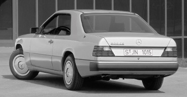 Oblique view of vehicle from rear right