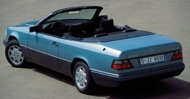 Oblique view of vehicle from rear right