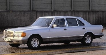 Oblique view of vehicle from front left