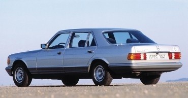 Oblique view of vehicle from rear right