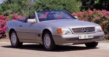 Oblique view of vehicle from front left