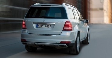 Oblique view of vehicle from rear right
