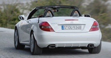 Oblique view of vehicle from rear right