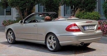 Oblique view of vehicle from rear right