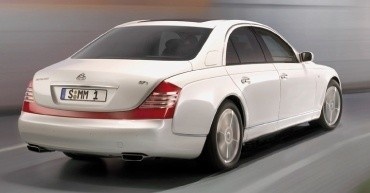 Oblique view of vehicle from rear right