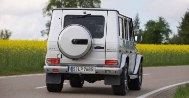 Oblique view of vehicle from rear right
